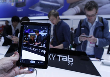 Планшет Samsung Galaxy Tab 7.7 – пока еще на стенде